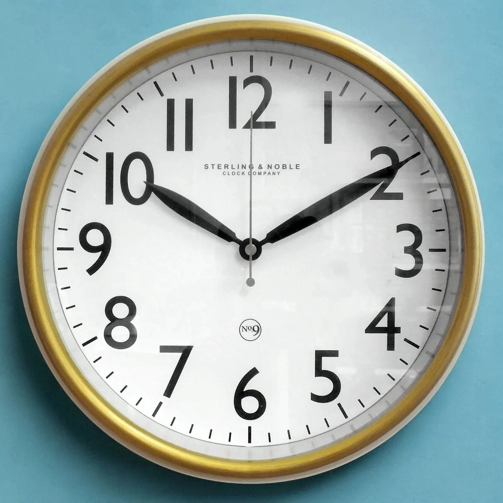 Retro Style Round Wall Clock with Gold Bezel and Quartz Movement