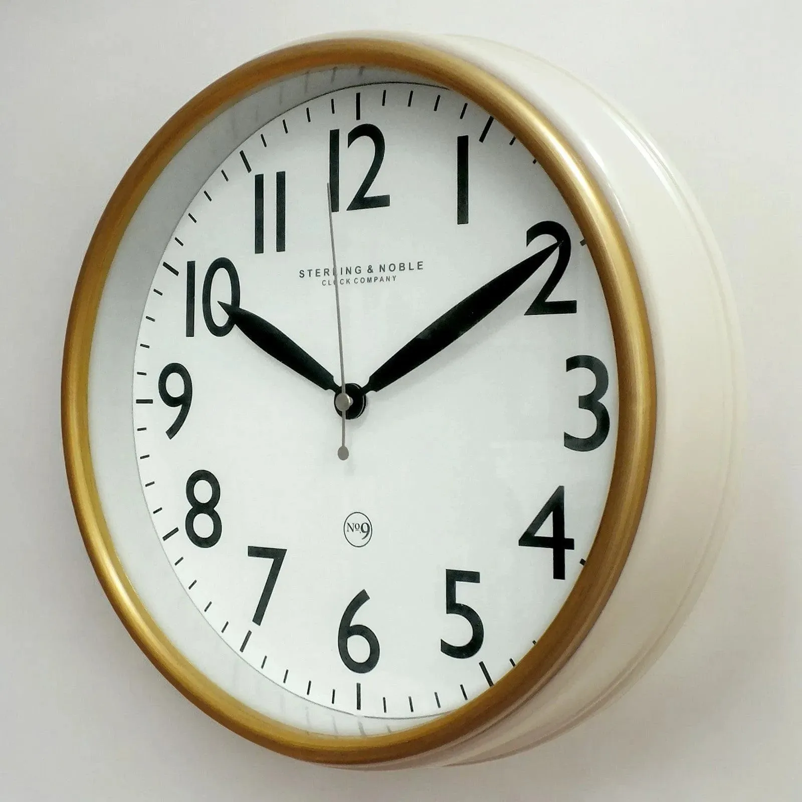 Retro Style Round Wall Clock with Gold Bezel and Quartz Movement