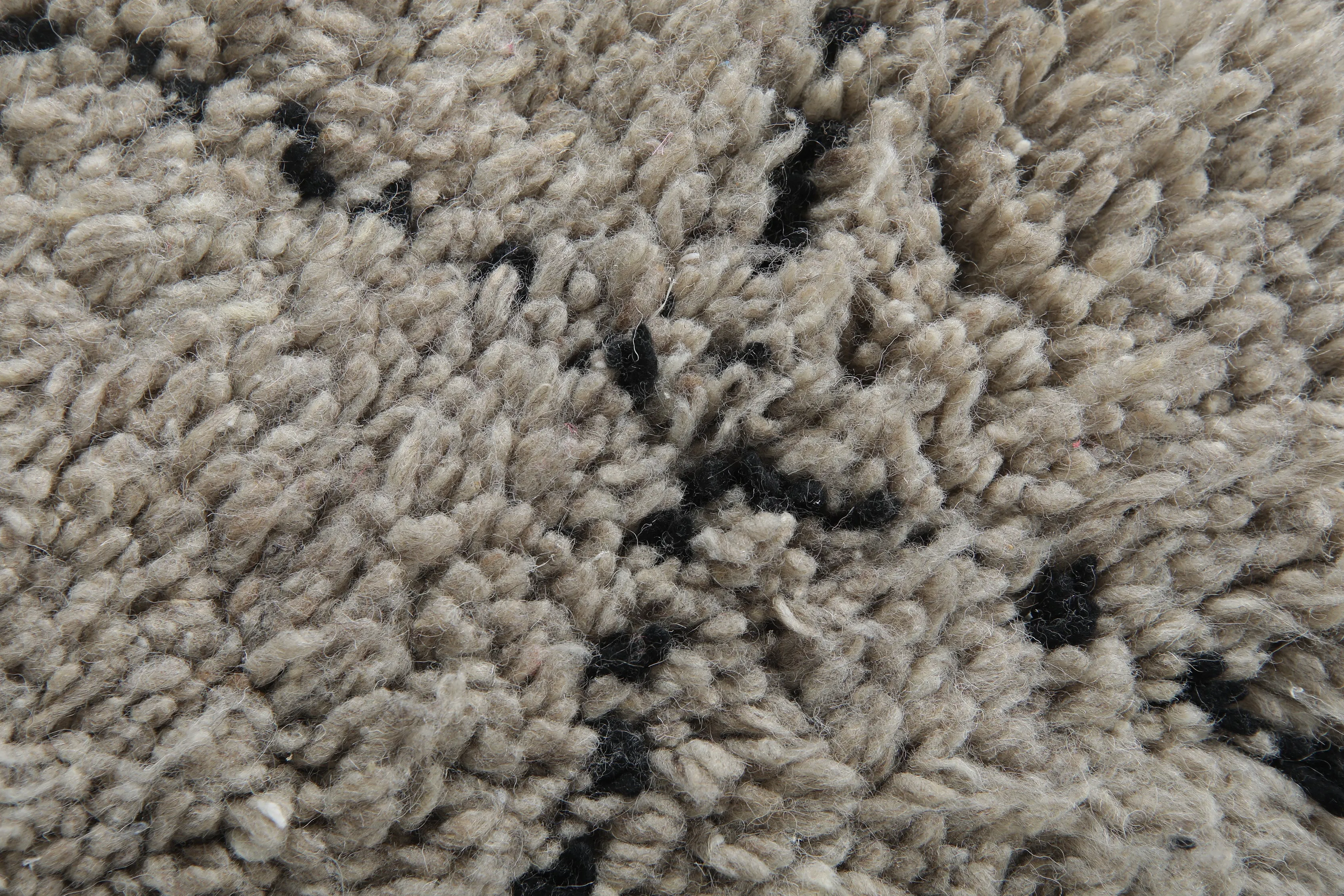 Round Moroccan Wool Rug 5 Feet – Minimalist Berber Design