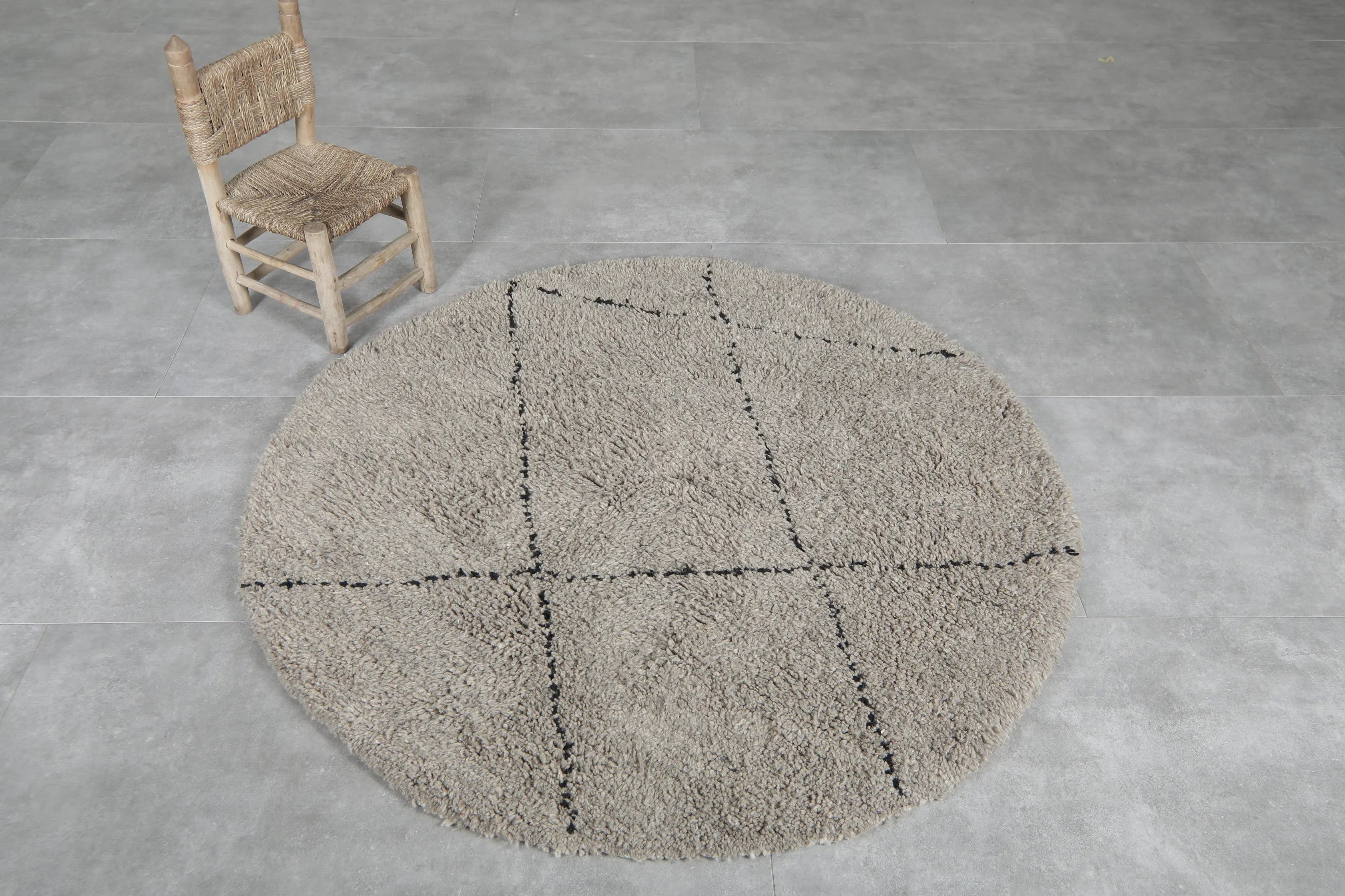 Round Moroccan Wool Rug 5 Feet – Minimalist Berber Design