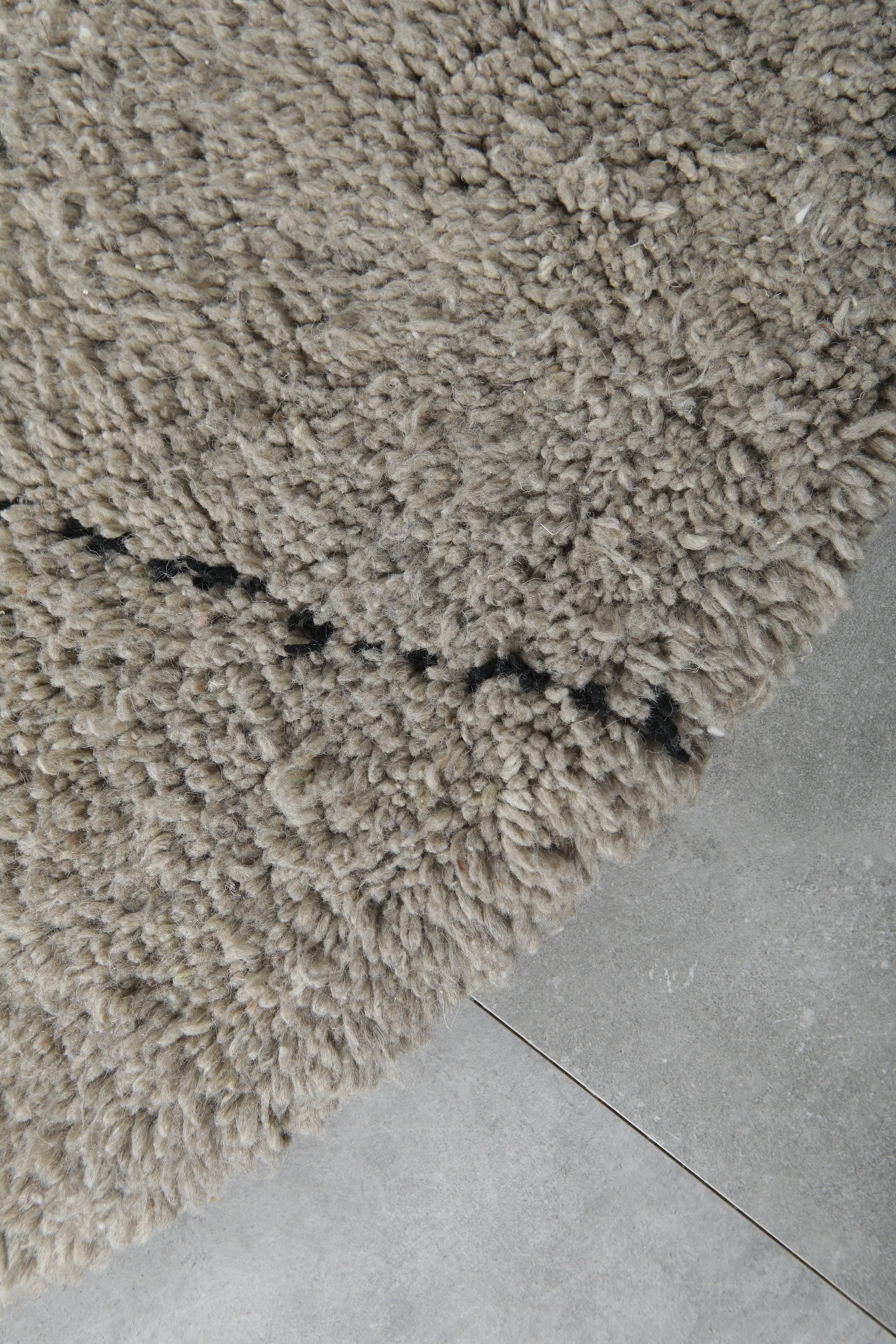Round Moroccan Wool Rug 5 Feet – Minimalist Berber Design