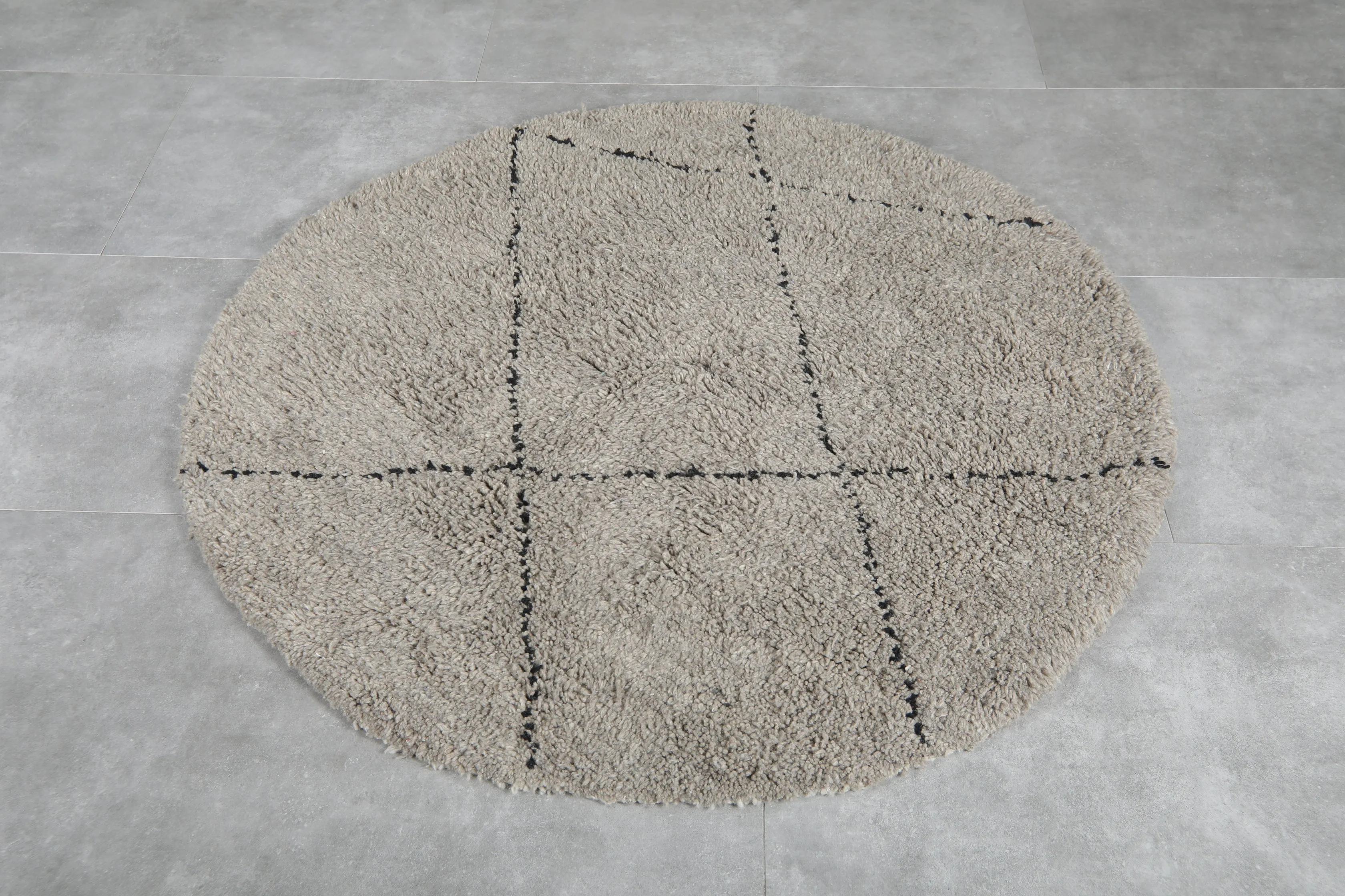 Round Moroccan Wool Rug 5 Feet – Minimalist Berber Design