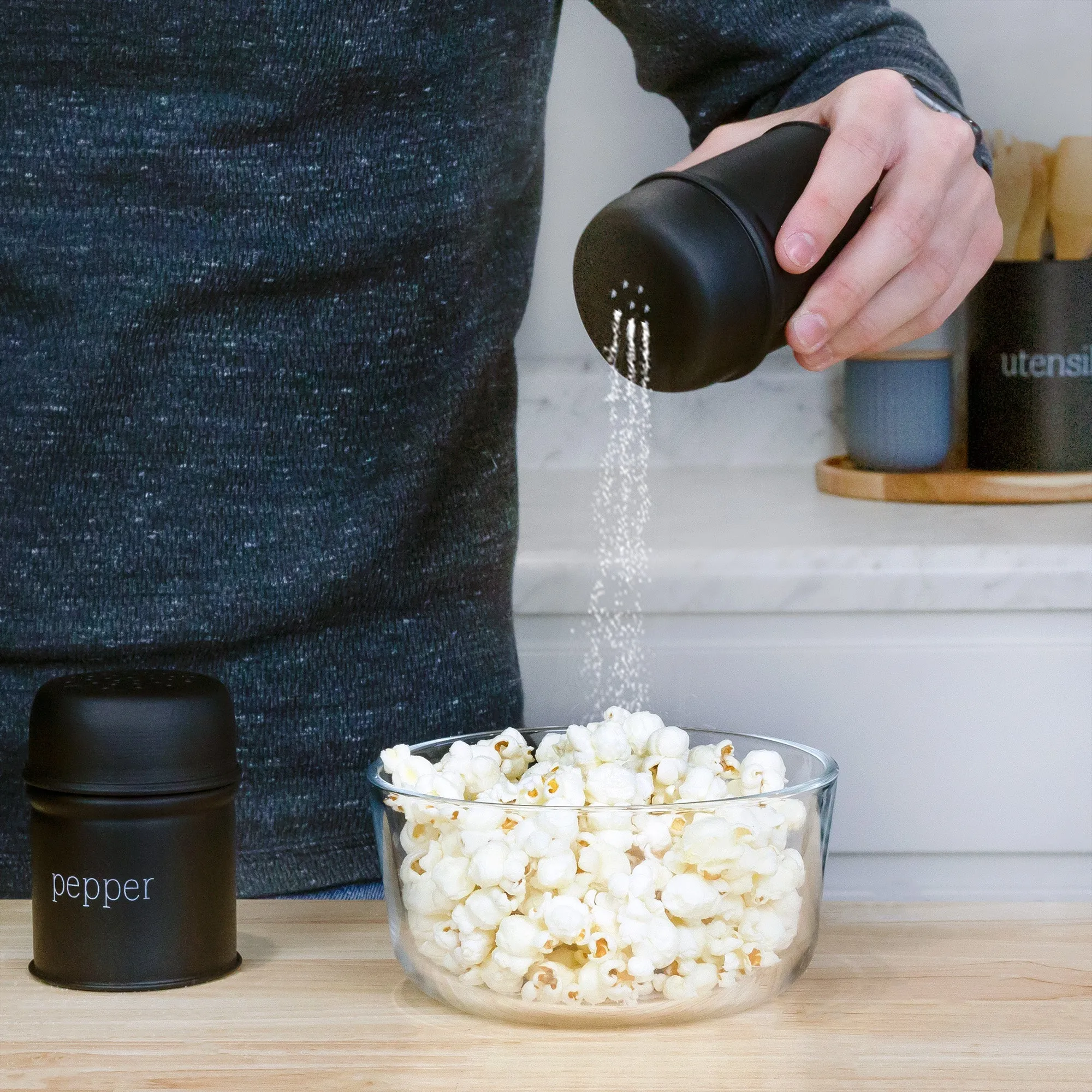 Salt and Pepper Shaker Set (Black, Case of 30)
