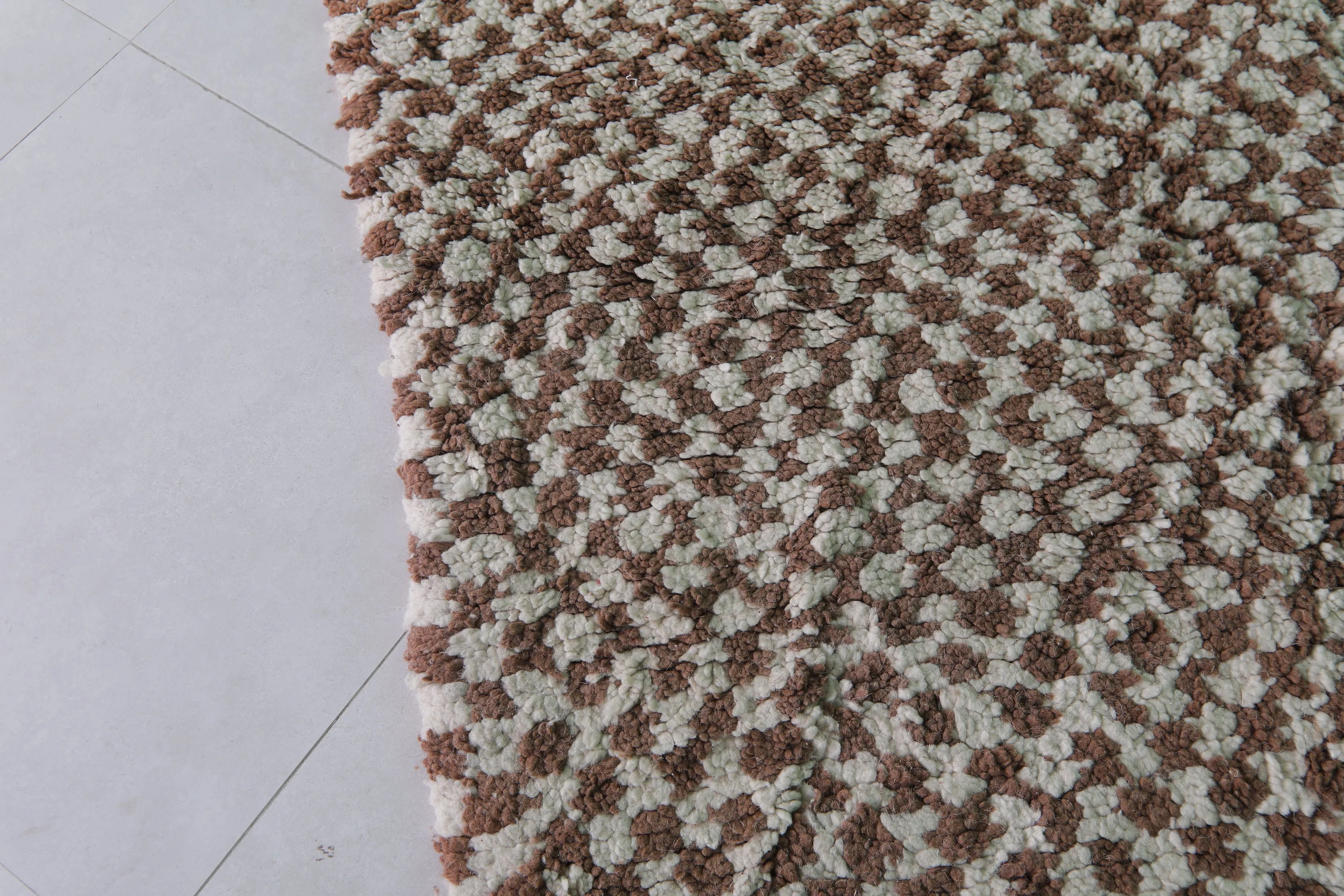 Shaggy Moroccan Chess Rug - 4.6 x 6.5 Feet