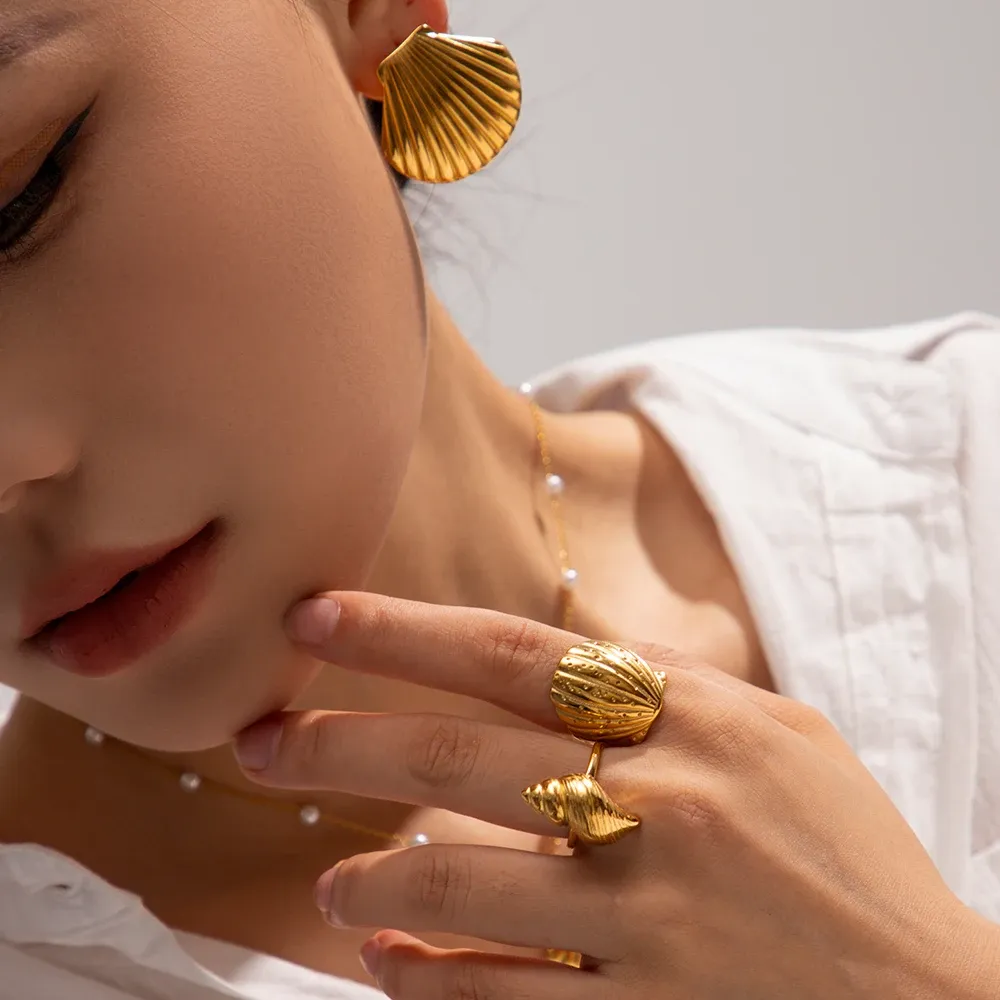 Shell Texture Chunky Gold Ring