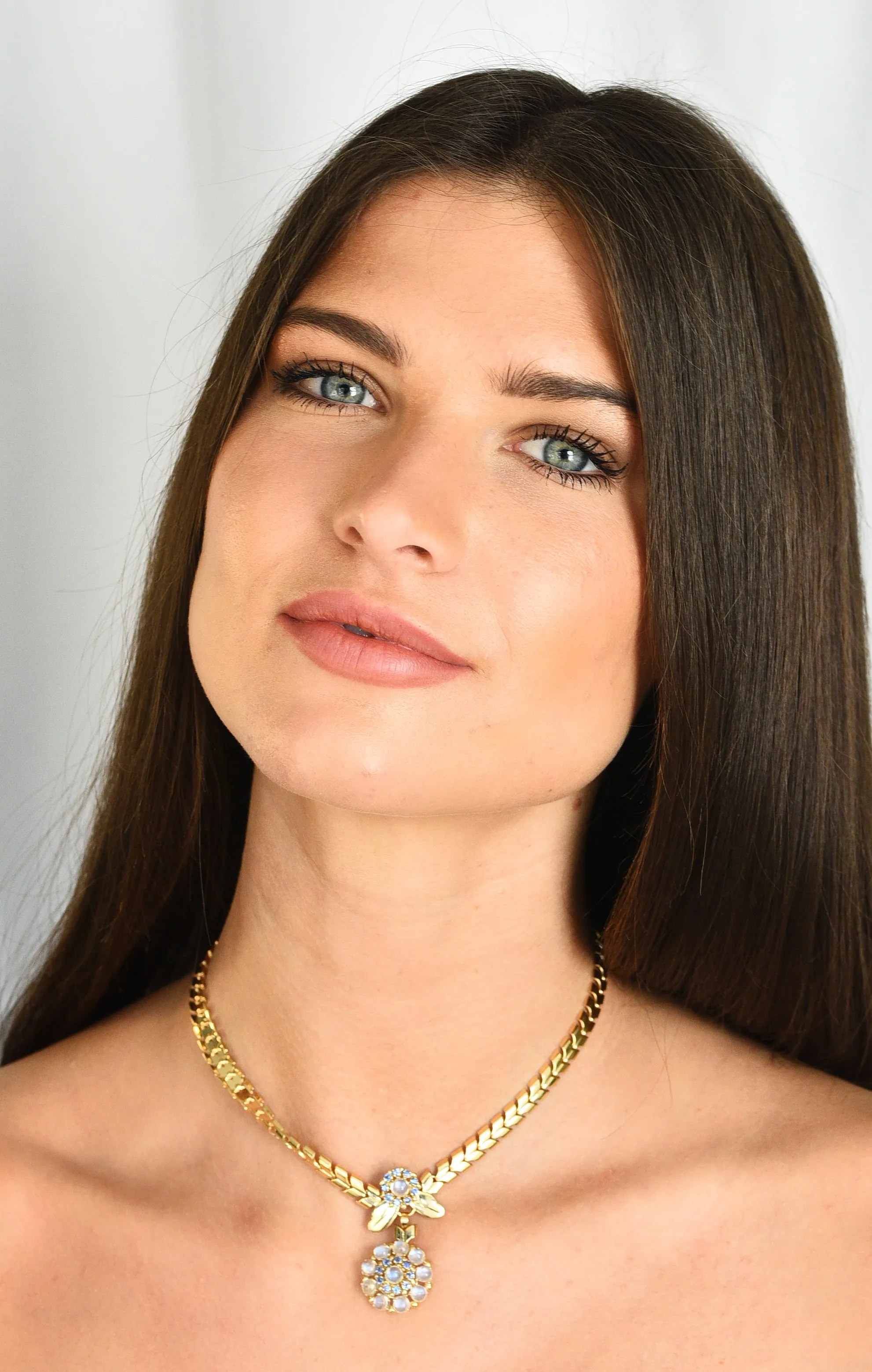 Tiffany & Co. Retro Moonstone Sapphire 14 Karat Gold Floral Cluster Necklace