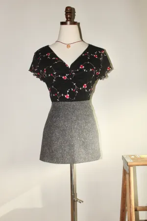 Vintage 90s Dainty Floral Embroidered Top (M)