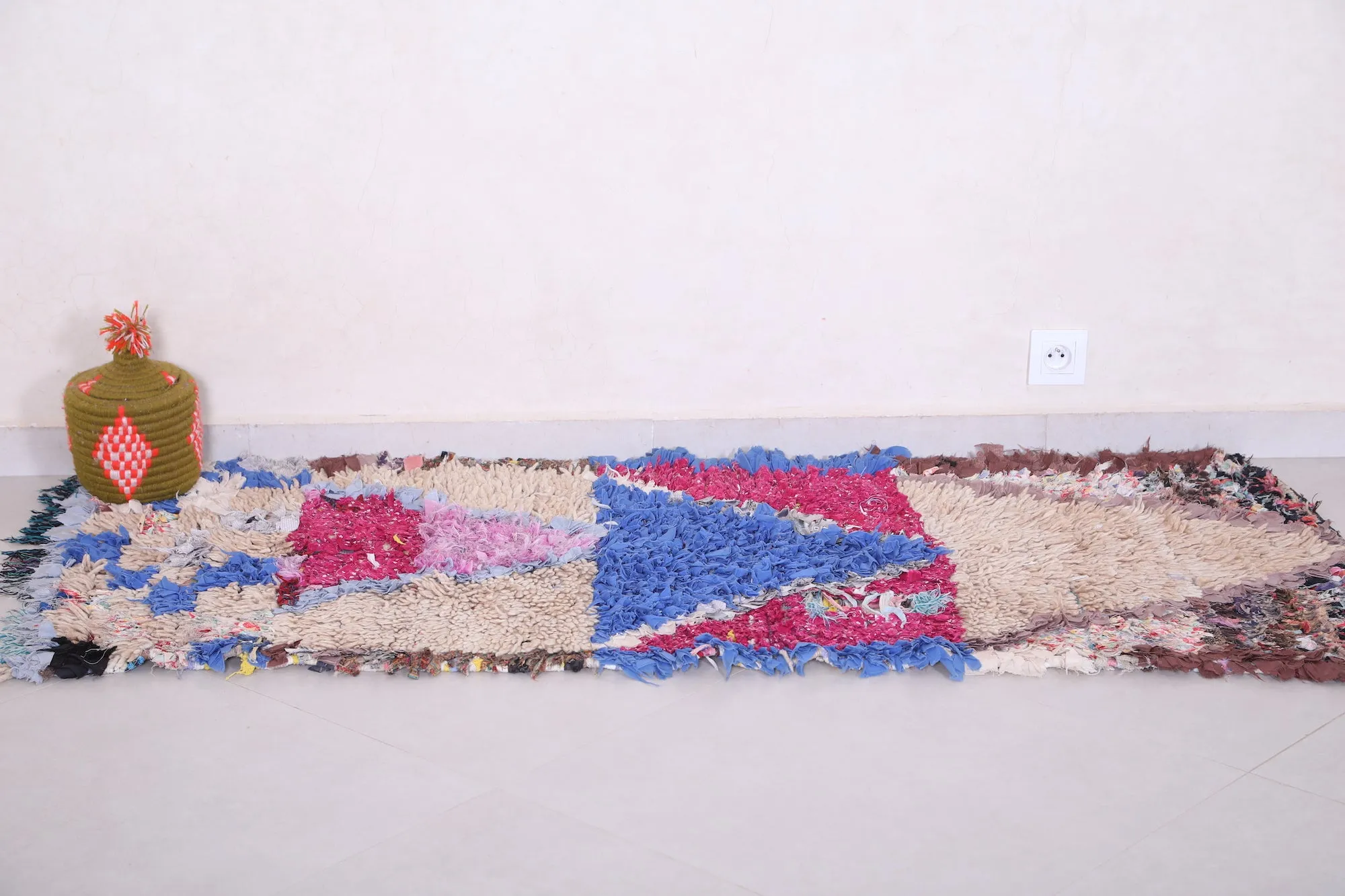 Vintage Moroccan Rug – 2.5 x 5.7 Feet