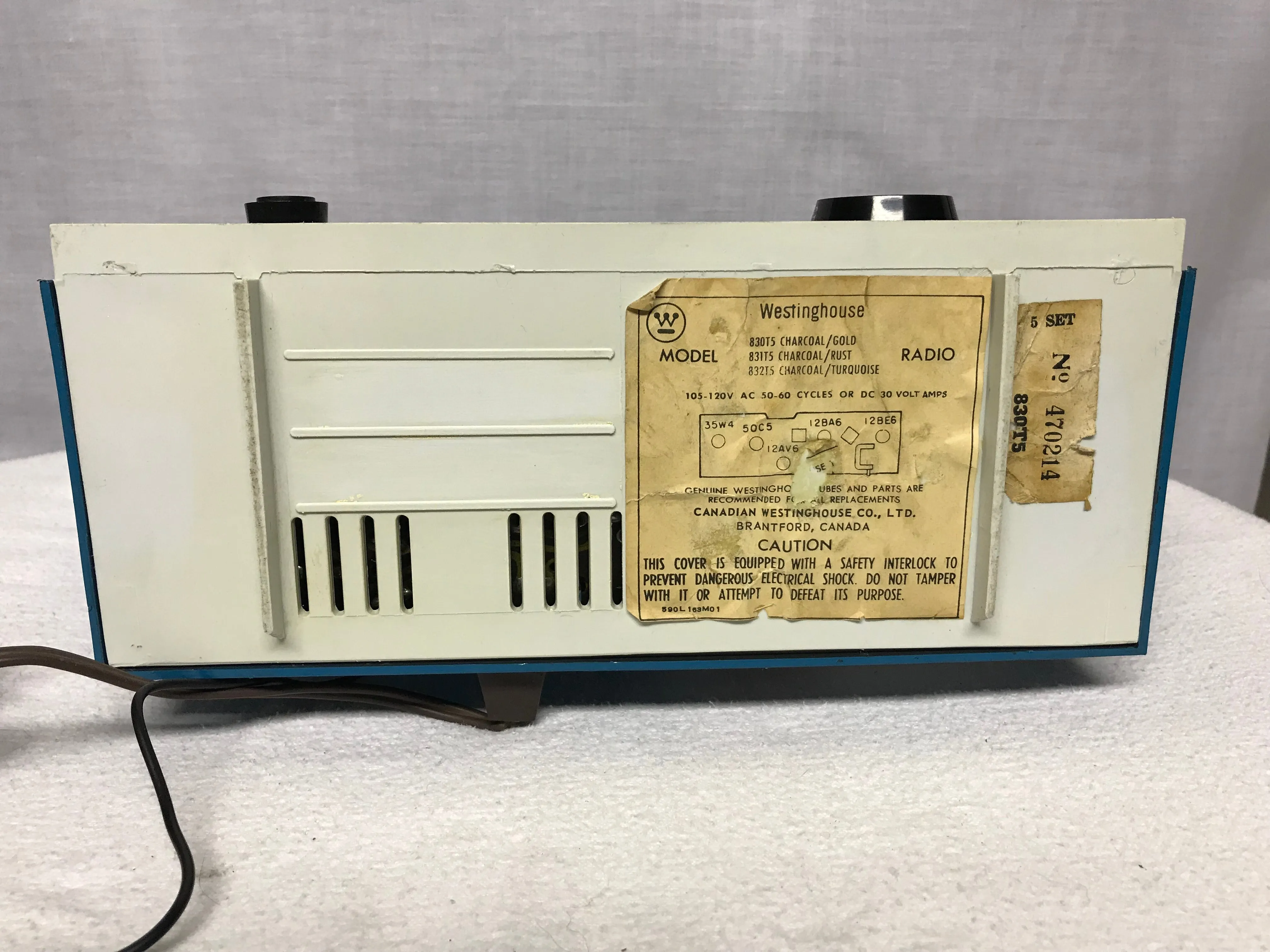Westinghouse vintage retro tube radio with iphone or bluetooth Input.